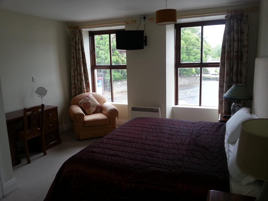 Tom Crean Base Camp - Food Drink Bed Hotel Kenmare Room photo